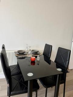 Accessible Town Centre 1 bed Flat Kettering Wi-FI - 4