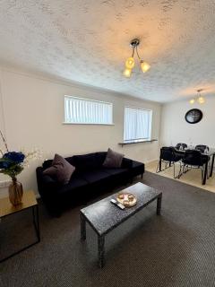 Spacious 3-Bed Home, Sleeps 6, Free Parking Wi-Fi - 8