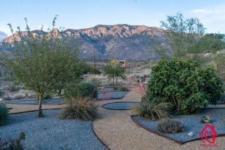 Elena's Sandia Sanctuary - An Irvie Home - 9