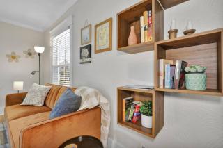 Boho Retro Style in Lansing 10 Mins to MSU Campus - 2
