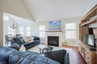 Expansive Oasis With Water Views, Walk To Beach! - 9