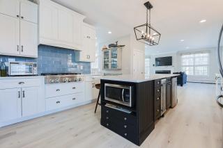 Expansive Oasis With Water Views, Walk To Beach! - 7