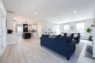 Expansive Oasis With Water Views, Walk To Beach! - 1