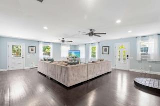 Solomons Island 6BR Family Getaway - 3