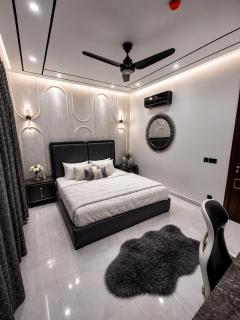 Ultra Luxurious Room in a Beautiful Villa - 0