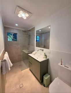 Luxury Private Pool House Near Mooloolaba - 2