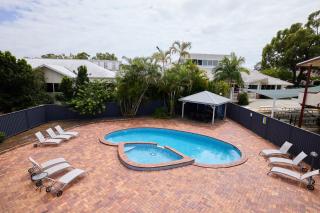 Southport Motel & Apartments - 2