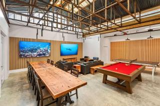 Private Pool - Massive Game Room & Living-Dining Space - The Moon Bywater Villa - 9