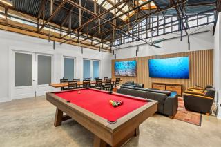 Private Pool - Massive Game Room & Living-Dining Space - The Moon Bywater Villa - 5
