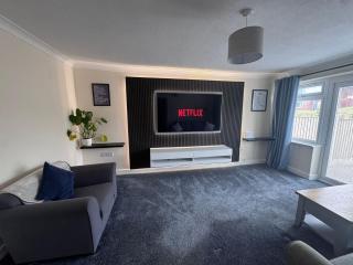 Thirlwell Gardens, Ground floor Flat, Free Parking - 0