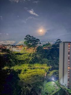 Modern 3BR AC Apt 10min Poblado w Parking view - 1