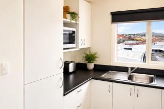 Comfy Apartment with carpark 2 minutes to CBD - 4