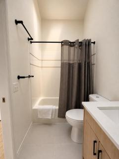 NEW Sleeps 8 Ballard Townhouse - 7