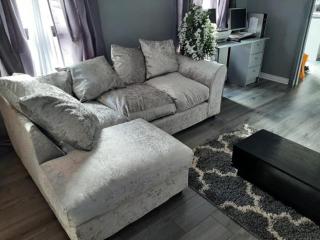 Newly renovated & furnished luxury bedroom - 6