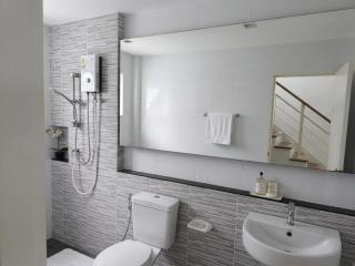Luxury 4BR Villa with Resort Pool & Private Driver - 1