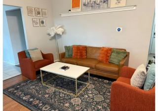 Pet Friendly - Q2 & Domain - King Bed - Pool Table - 7