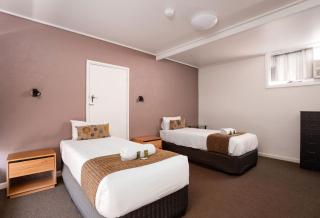 Prince of Wales Hotel Motel - 3