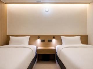 Link B Hotel - 0