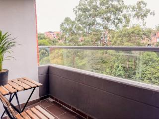 Apto Modern 3BR Pool Green View 10 min Poblado - 6