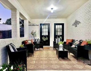 Spacious Southern Retreat - Sleeps 10 - 5 Beds - 2