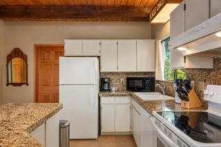Icicle Chalet - 4