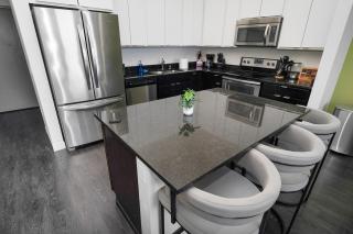 Modern Westown 2BR with Balcony - 5 min to Deer District - 8