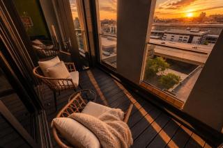 Modern Westown 2BR with Balcony - 5 min to Deer District - 7