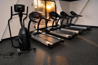 Modern Westown 2BR with Balcony - 5 min to Deer District - 6