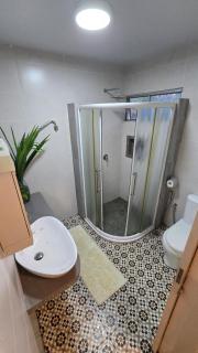 KK Sunset Villa- Full Sunset Balcony, Mosquito Free, 4K TVs, 5G WIFI and more! - 7