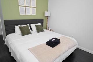 Chic Westown 3BR with Balcony - 5 min to Public Market - 9