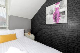 Fordland House- 4bdroom, sleeps 7- Contractor &Family Friendly, Free Wifi & Free Parking - 7