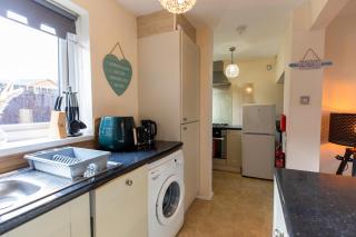 St Lukes House -Near Nissan & Stadium - Contractor & Family- Friendly, Free Wifi & Free Parking - 8