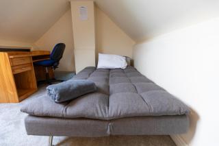 St Lukes House -Near Nissan & Stadium - Contractor & Family- Friendly, Free Wifi & Free Parking -  - 1