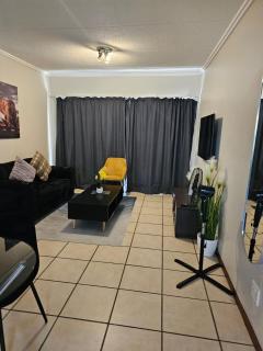 Cozy Apartment In Fourways - 1