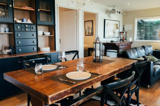 Stylish 2-Bed Home, Stunning View, Fire Pit, Festoon Lights, BBQ and walk to Pub - 3