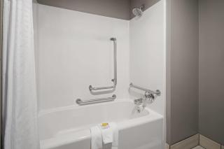 La Quinta Inn by Wyndham Milwaukee Airport / Oak Creek - 2