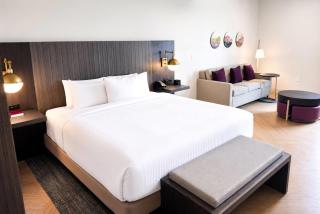 La Quinta Inn & Suites by Wyndham Mebane - 1