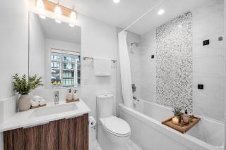 Bright 2BR Suite near Yaletown, Davie and Granville - 1