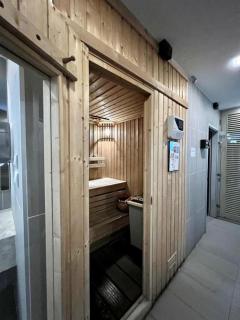 Prime 2-Beroom Suite with Pool & Gym - 3