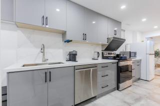 Cozy Private Lower Modern Unit - 6