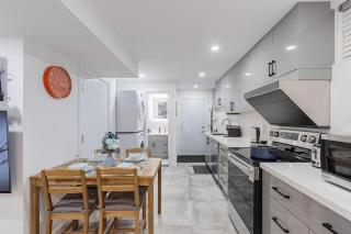 Cozy Private Lower Modern Unit - 3