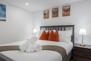 Cozy Private Lower Modern Unit - 1