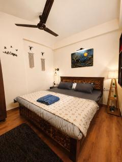 The Cozy Cloud 11, 1BHK Apartment Near WTP Mall and Airport - 5