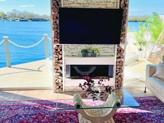Lake Lodge - 8