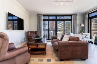 Spacious 1 bed with Table Mountain views - 9