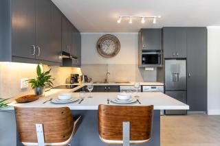 Spacious 1 bed with Table Mountain views - 6