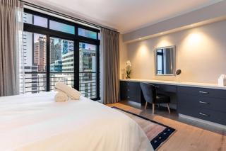 Spacious 1 bed with Table Mountain views - 1