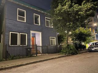 Spacious Family Suite with 2 queen Beds & Walk-in Wardrobe Over 300 sq ft - 6