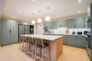 9BR Galway House - Walk to Eyre Square - Free Parking - 9