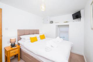Apartment Near St Ives Harbour & Beaches - 4